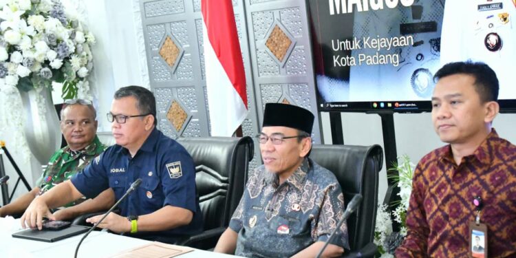 Pemerintah Kota Padang bersama seluruh pemangku kepentingan memperkuat langkah pengendalian inflasi menjelang Hari Raya Idul Adha 1447 Hijriah, dalam High Level Meeting Tim Pengendalian Inflasi Daerah (TPID) Kota Padang yang berlangsung di Gedung Putih Kediaman Resmi Wali Kota Padang, Kamis (7/5/2026).