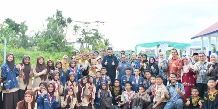 Ketua DPRD Kota Padang Muharlion, mengapresiasi langkah PT PLN (Persero) Unit Induk Distribusi Sumatera Barat yang membangun fasilitas toilet baru di enam sekolah di Kota Padang melalui program Tanggung Jawab Sosial dan Lingkungan (TJSL).