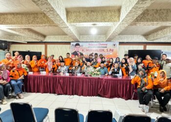 Ketua DPRD Kota Padang Muharlion, menggelar kegiatan Reses Masa Sidang III Tahun 2026 di Kantor Camat Koto Tangah, Kota Padang, Sabtu (2/5/2026).