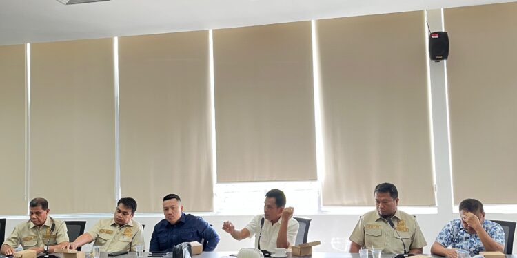 Ketua Komisi III DPRD Kota Padang Helmi Moesim, menjelaskan agenda rapat bersama sejumlah Organisasi Perangkat Daerah (OPD) merupakan tindak lanjut dari hasil pembahasan di Badan Musyawarah DPRD Kota Padang.