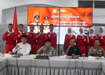 Sebanyak 10 pelajar terbaik Kota Padang, resmi dikirim untuk memperebutkan tempat sebagai Pasukan Pengibar Bendera Pusaka (Paskibraka) tingkat Provinsi Sumatera Barat dan Nasional tahun 2026. Keberangkatan para utusan ini, dilepas secara resmi oleh Wakil Wali Kota Padang Maigus Nasir, di Rumah Dinas Wali Kota, Jumat (8/5/2026).
