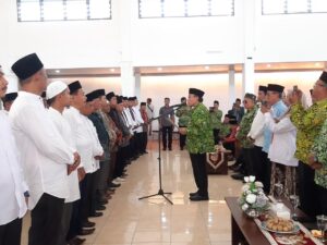 Suasana hangat dan penuh kekeluargaan mewarnai kegiatan Halal bi Halal dan Pelantikan Pengurus Ranting Dewan Masjid Indonesia (DMI) se-Kota Padang yang digelar di Palanta Rumah Dinas Wali Kota Padang, Sabtu (9/5/2026) siang.
