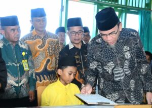 Wakil Wali Kota Padang Maigus Nasir, memonitoring pelaksanaan Ujian Akhir Madrasah (UAM) Tahun Ajaran 2025/2026 bagi murid Madrasah Diniyah Takmiliyah (MDT) dan Taman Pendidikan Al-Qur’an (TPQ) di Kota Padang, Minggu (10/5/2026).