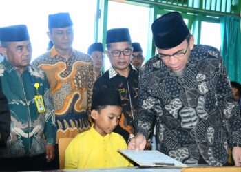 Wakil Wali Kota Padang Maigus Nasir, memonitoring pelaksanaan Ujian Akhir Madrasah (UAM) Tahun Ajaran 2025/2026 bagi murid Madrasah Diniyah Takmiliyah (MDT) dan Taman Pendidikan Al-Qur’an (TPQ) di Kota Padang, Minggu (10/5/2026).