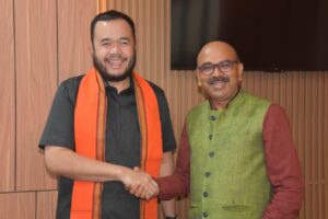Wali Kota Padang Fadly Amran menerima kunjungan Konsul Jenderal (Konjen) India di Medan Ravi Shanker Goel, di Takana Nasi Padang Resto, Senin malam (11/5/2026).