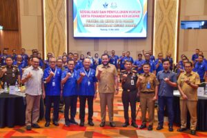 Penandatanganan kerja sama dilakukan langsung oleh Direktur Utama Perumda AM Hendra Pebrizal bersama Kajari Padang Koswara, dan disaksikan Wali Kota Padang Fadly Amran, di ZHM Premiere Hotel, Selasa (12/5/2026).
