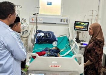 Jenguk Bocah Korban Penganiayaan, Wabup Solok: Perlindungan Anak Jadi Prioritas