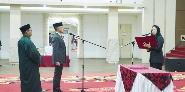 Bupati Lantik Sekda Dharmasraya, Ini Dia Sosoknya