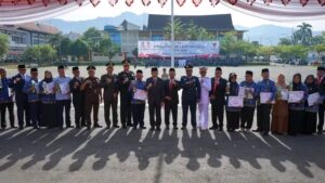 Pemerintah Kota (Pemko) Padang menyerahkan sertifikat Stratifikasi Standar Usaha Kesehatan Sekolah/Madrasah (UKS/M) kepada 13 sekolah dari berbagai jenjang pendidikan.