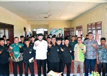 Wali Kota Padang Fadly Amran bersilaturahim dengan pengurus Kerapatan Adat Nagari (KAN) Bungus Teluk Kabung (Bungtekab). Pertemuan digelar di Kantor KAN setempat, Kamis (4/6/2026).