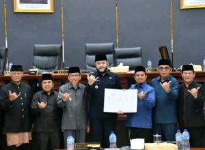 Pemerintah Kota (Pemko) Padang bersama Dewan Perwakilan Rakyat Daerah (DPRD) Kota Padang resmi,  mengesahkan Peraturan Daerah (Perda) Nomor 5 Tahun 2026 tentang Penguatan Lembaga Adat dan Pelestarian Nilai Budaya Minangkabau. 