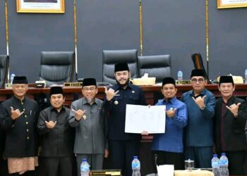 Pemerintah Kota (Pemko) Padang bersama Dewan Perwakilan Rakyat Daerah (DPRD) Kota Padang resmi, mengesahkan Peraturan Daerah (Perda) Nomor 5 Tahun 2026 tentang Penguatan Lembaga Adat dan Pelestarian Nilai Budaya Minangkabau.