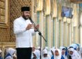 Wali Kota Padang Fadly Amran menyampaikan Program Unggulan (Progul) Smart Surau di depan seluruh jemaah Badan Kontak Majelis Taklim (BKMT) se-Sumatera Barat, di Masjid Baiturrahmah, Air Pacah, Kota Padang, Minggu (7/6/2026).