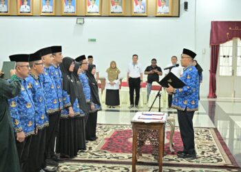 Sekda Sumbar Lantik Delapan Pejabat Administrator, Perkuat Kinerja Layanan Publik