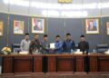 Wakil Walikota Padang Maigus Nasir saat menyerahkan Laporan Keterangan Pertanggungjawaban Tahun 2025