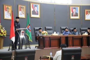 Wali Kota Padang Fadly Amran saat menyampaikan sambutan pada sidang paripurna