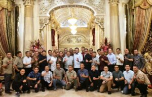 Wali Kota Padang Fadly Amran, menerima kunjungan silaturahmi Komandan Sekolah Staf dan Komando Tentara Nasional Indonesia (Dansesko TNI), Marsekal Madya TNI Arif Widianto, beserta jajaran pejabat utama dan 62 Perwira Siswa (Pasis) Pendidikan Reguler (Dikreg) LV Sesko TNI Tahun Anggaran 2026 dalam jamuan makan malam di Rumah Bagonjong Baiturrahmah Padang, Rabu (10/6/2026)