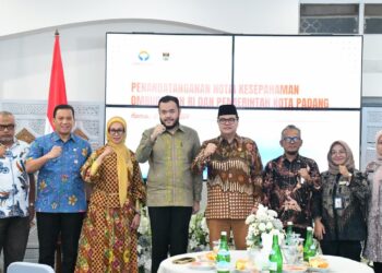 Penandatanganan Nota Kesepahaman Pemko Padang dan Ombudsman RI tentang Sinergi Peningkatan Kualitas Penyelenggaraan Pelayanan Publik di Lingkup Pemko Padang