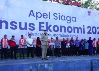 Wali Kota Padang Fadly Amran memimpin, Apel Siaga Sensus Ekonomi (SE) 2026 yang digelar oleh Badan Pusat Statistik (BPS) Kota Padang di Lapangan Apeksi Balai Kota Padang, Aie Pacah, Rabu (17/6/2026).