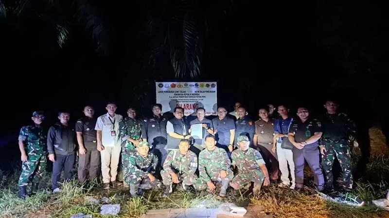 Satgas PKH saat menyegel lahan kawasan hutan yang di kelola oleh PT Selago Makmur Plantation (PT SMP) di Nagari Bonjol Kecamatan Koto Besar