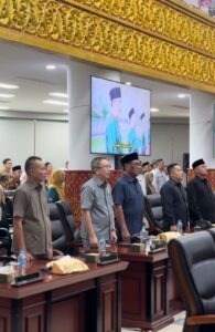 Sidang paripurna dihadiri anggota DPRD kota Padang