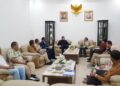 Wali Kota Padang Fadly Amran menerima kunjungan, General Manager Pelindo Regional 2 Teluk Bayur Ferrial Dunan Sidabutar, di Rumah Dinas Wali Kota Padang, Jumat (3/7).