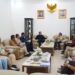 Wali Kota Padang Fadly Amran menerima kunjungan, General Manager Pelindo Regional 2 Teluk Bayur Ferrial Dunan Sidabutar, di Rumah Dinas Wali Kota Padang, Jumat (3/7).