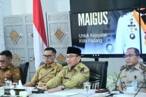 Wakil Wali Kota Padang Maigus Nasir, mengikuti Rapat Evaluasi Bantuan Stimulan Rumah Rusak Pascabencana Hidrometeorologi yang dipimpin Kepala Badan Nasional Penanggulangan Bencana (BNPB), Letjen TNI Suharyanto, Senin (6/7).