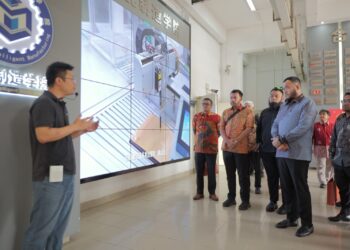 Wali Kota Padang Fadly Amran memimpin rapat pertemuan lanjutan dengan Foshan Polytechnic, Selasa (7/7).