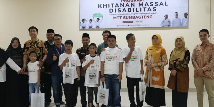 Pemerintah Kota (Pemko) Padang terus memperkuat pelayanan kesehatan yang inklusif, dengan memastikan penyandang disabilitas memperoleh akses layanan medis yang aman dan berkualitas. Komitmen tersebut diwujudkan melalui Program Khitan Massal Disabilitas 2026 yang digelar di Rumah Sakit Islam Siti Rahmah, Kamis (9/7).