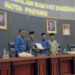 Wawako Padang Maigus Nasir saat menerima Laporan Ranperda APBD perubahan tahun anggaran 2026 menjadi Perda