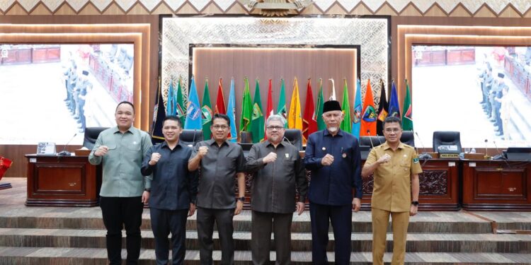 DPRD Sumbar Sahkan Pertanggungjawaban APBD 2025, Diwarnai Apresiasi dan Catatan Perbaikan untuk Pemprov