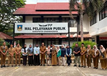 Empat ASN DPMPTSP Dharmasraya Raih Penghargaan Pegawai Terbaik