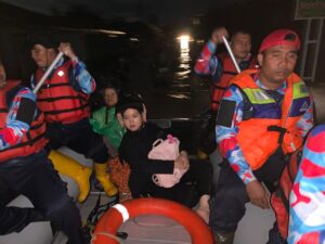 Pemko Padang membagi tim evakuasi dan penanganan bencana.