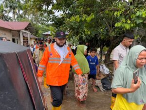 Wali Kota Padang meninjau proses penanganan bencana di Gunung Sariak dan Lapau Munggu Beberapa rumah warga dan fasilitas pendidikan terdampak banjir dan menyisakan lumpur.