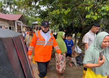 Wali Kota Padang meninjau proses penanganan bencana di Gunung Sariak dan Lapau Munggu Beberapa rumah warga dan fasilitas pendidikan terdampak banjir dan menyisakan lumpur.