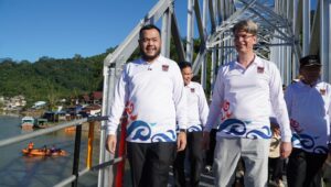 Wali Kota Padang Fadly Amran saat meresmikan jembatan Helsheim di Batang Arau