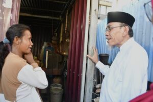 Tepat di Hari Jadi Kota (HJK) Padang ke-357, Wakil Wali Kota Padang Maigus Nasir membesuk warganya yang sedang terbaring sakit. Wanita sebatang kara, Djamai Ani (81 tahun), tinggal di rumah berdinding dan beratap seng dan mengalami sakit sejak lama.