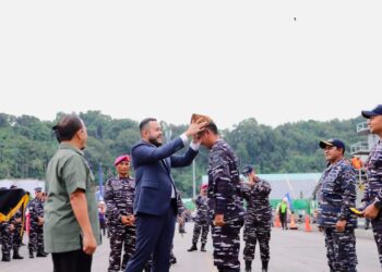 Perayaan Hari Jadi Kota (HJK) Padang ke-357 semakin semarak dengan hadirnya Kapal Republik Indonesia (KRI) Teluk Kendari-518 yang resmi bersandar di Dermaga IV Pelabuhan Teluk Bayur, Kamis (6/8).