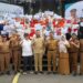 Wali Kota Padang Fadly Amran menyerahkan bantuan kepada sejumlah kelompok usaha di sektor perikanan dan pangan