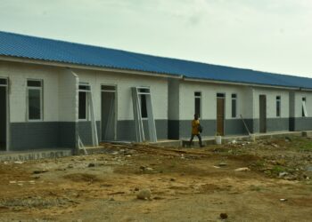 Wakil Wali Kota Padang Maigus Nasir meninjau lokasi pembangunan Hunian Tetap (Huntap), bagi warga terdampak banjir bandang November 2025, Senin (11/8).