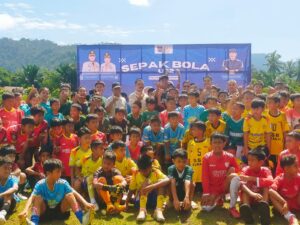 Sebanyak 29 Sekolah Sepak Bola (SSB) di Kota Padang ambil bagian dalam ajang turnamen sepak bola kelompok usia 12 tahun (U-12) memperebutkan trofi Wali Kota Padang.