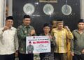 Yusri Latif Salurkan Hibah Rp100 Juta untuk Pembangunan Masjid Quba