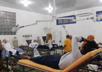 Siswa MTsN 1 Kota Pariaman saat mendapatkan perawatan medis di rungan IGG RSUD. M. Yamin. Senin, (14/9) [foto : sci/yrp]