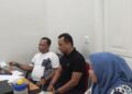 Ketua DPW PKB Sumbar, Firdaus (tengah) bersama Sekretaris, Donizar saat mengikuti Zoom Meeting dengan DPC se-Sumbar di Kantor DPW. Kamis,(17/9) [foto:sci/yrp]