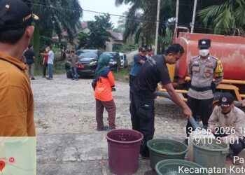 Hadapi Kekeringan, Pemkab Dharmasraya Kembali Distribusikan Air Bersih ke Warga Padukuan