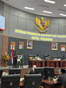 Sidang paripurna berjalan khidmat dan lancar 