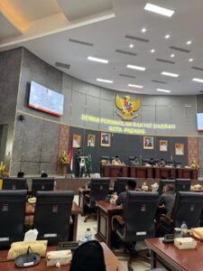 Sidang paripurna DPRD kota Padang dihadiri seluruh Anggota DPRD Kota Padang 