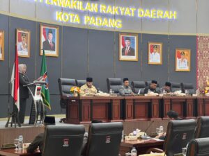 Sidang paripurna dimanfaatkan dengan sebaik-baiknya oleh anggota DPRD Padang dan masyarakat