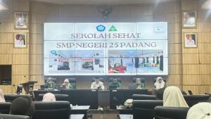 Pemerintah Kota Padang menggelar, pemaparan materi bagi jenjang Sekolah Menengah Pertama (SMP) dalam agenda Ekspose Penilaian Lomba Sekolah Sehat (LSS) Usaha Kesehatan Sekolah/Madrasah (UKS/M) Strata Standar Tingkat Kota Padang Tahun 2026 di Ruang Abu Bakar Jaar, Balai Kota Padang, Kamis (3/9).